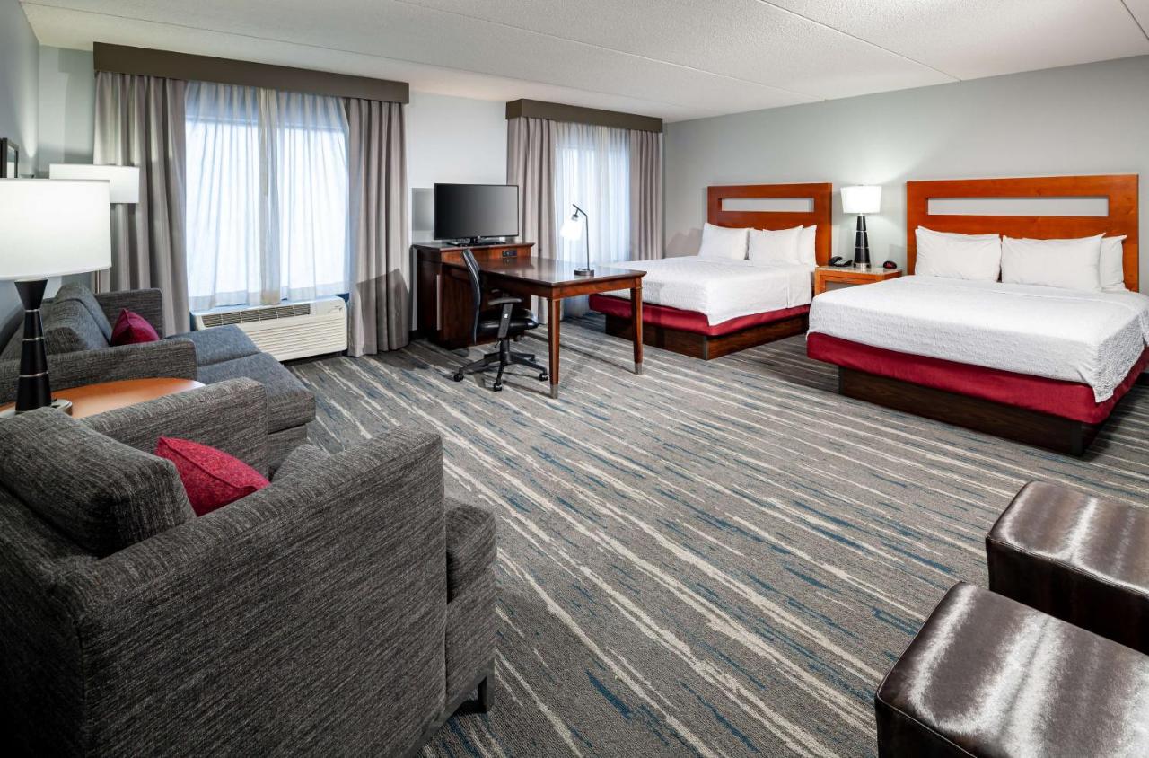  | Hampton Inn & Suites St. Louis at Forest Park