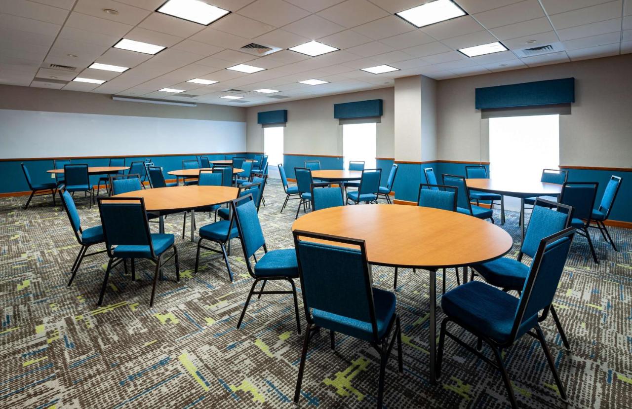  | Hampton Inn & Suites St. Louis at Forest Park