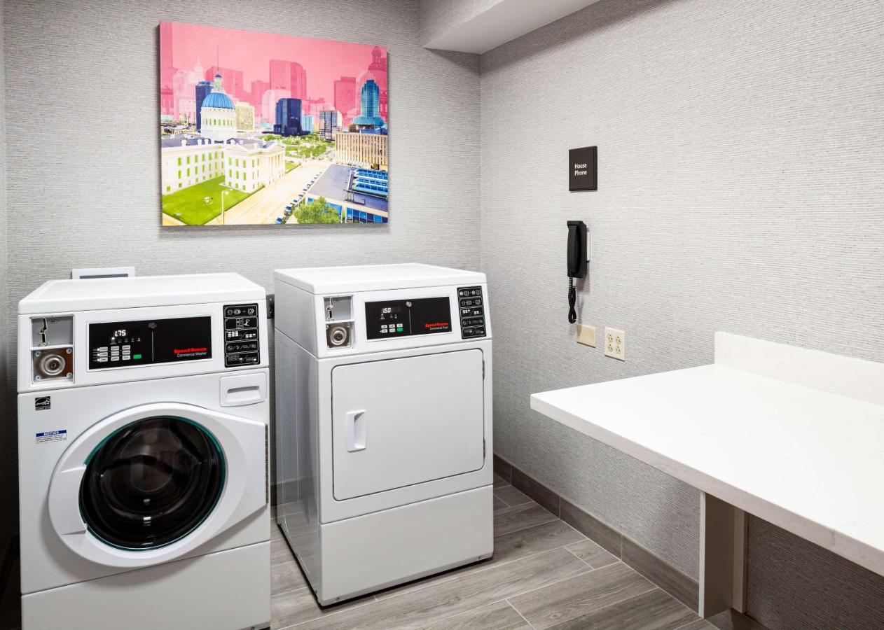  | Hampton Inn & Suites St. Louis at Forest Park