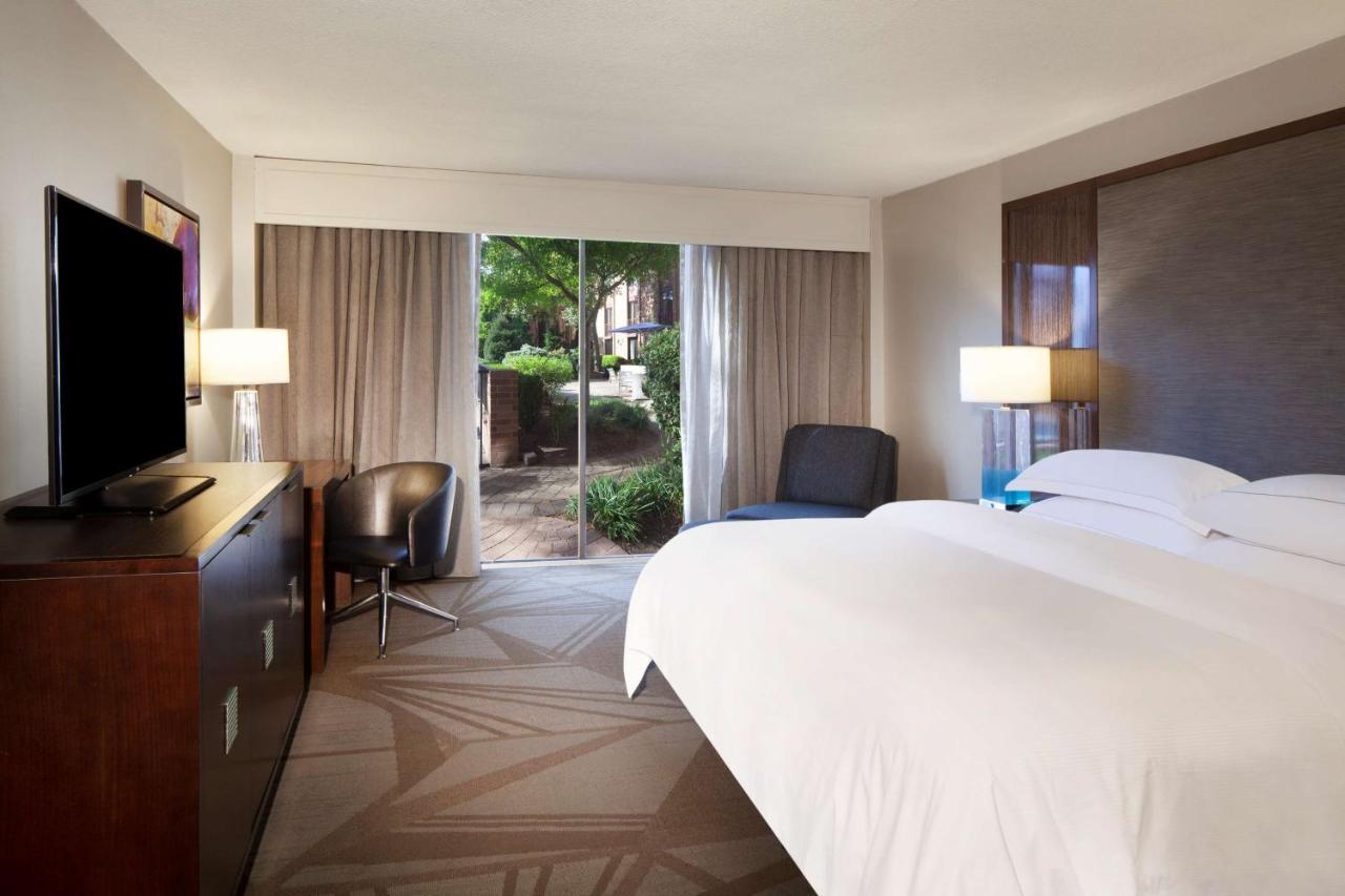 King Room with Pool View at Hilton Parsippany