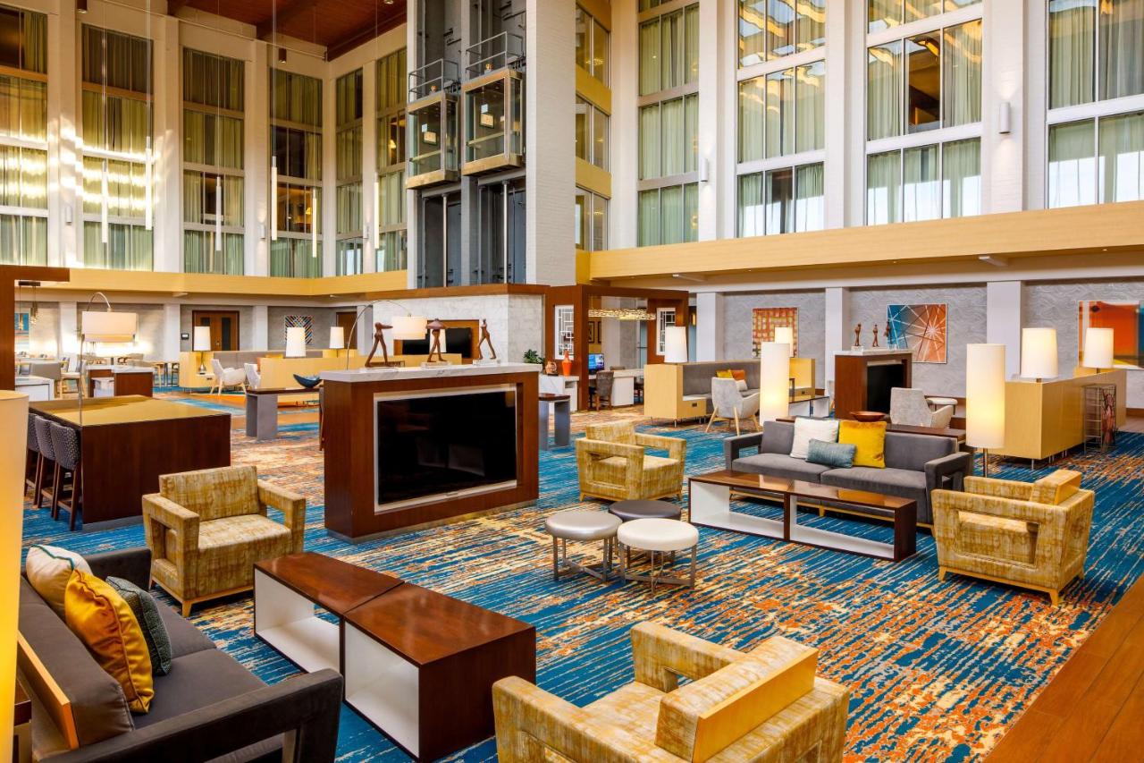 | DoubleTree by Hilton Pittsburgh - Cranberry
