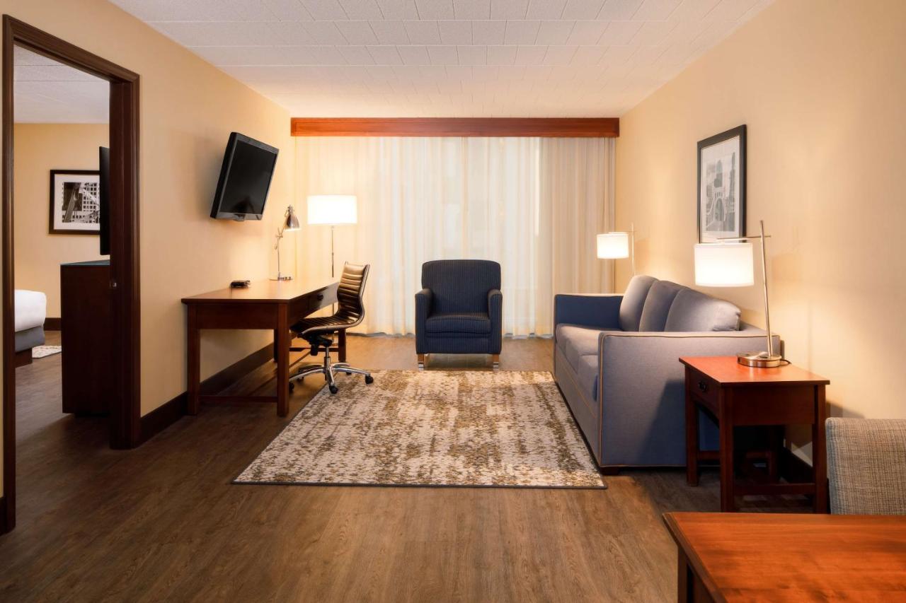 | DoubleTree by Hilton Pittsburgh - Cranberry
