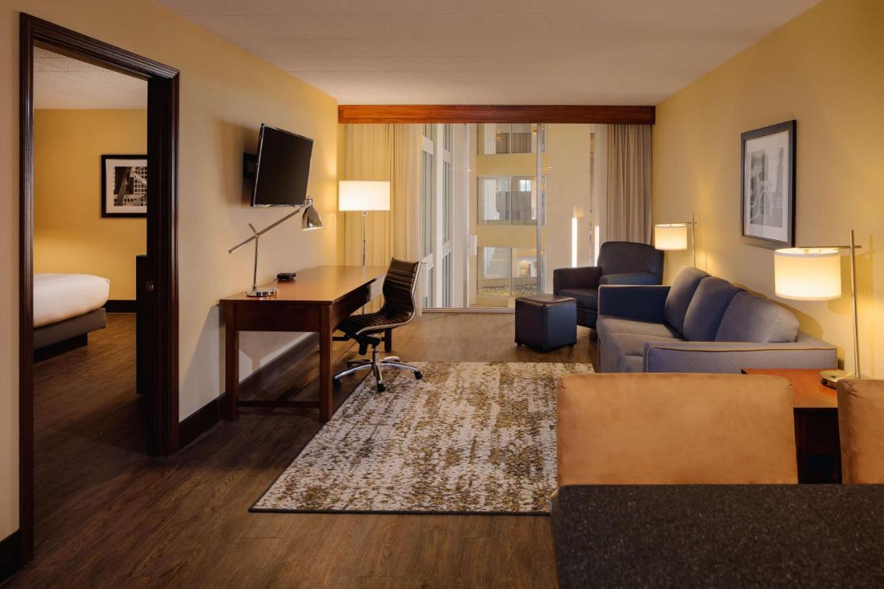 | DoubleTree by Hilton Pittsburgh - Cranberry