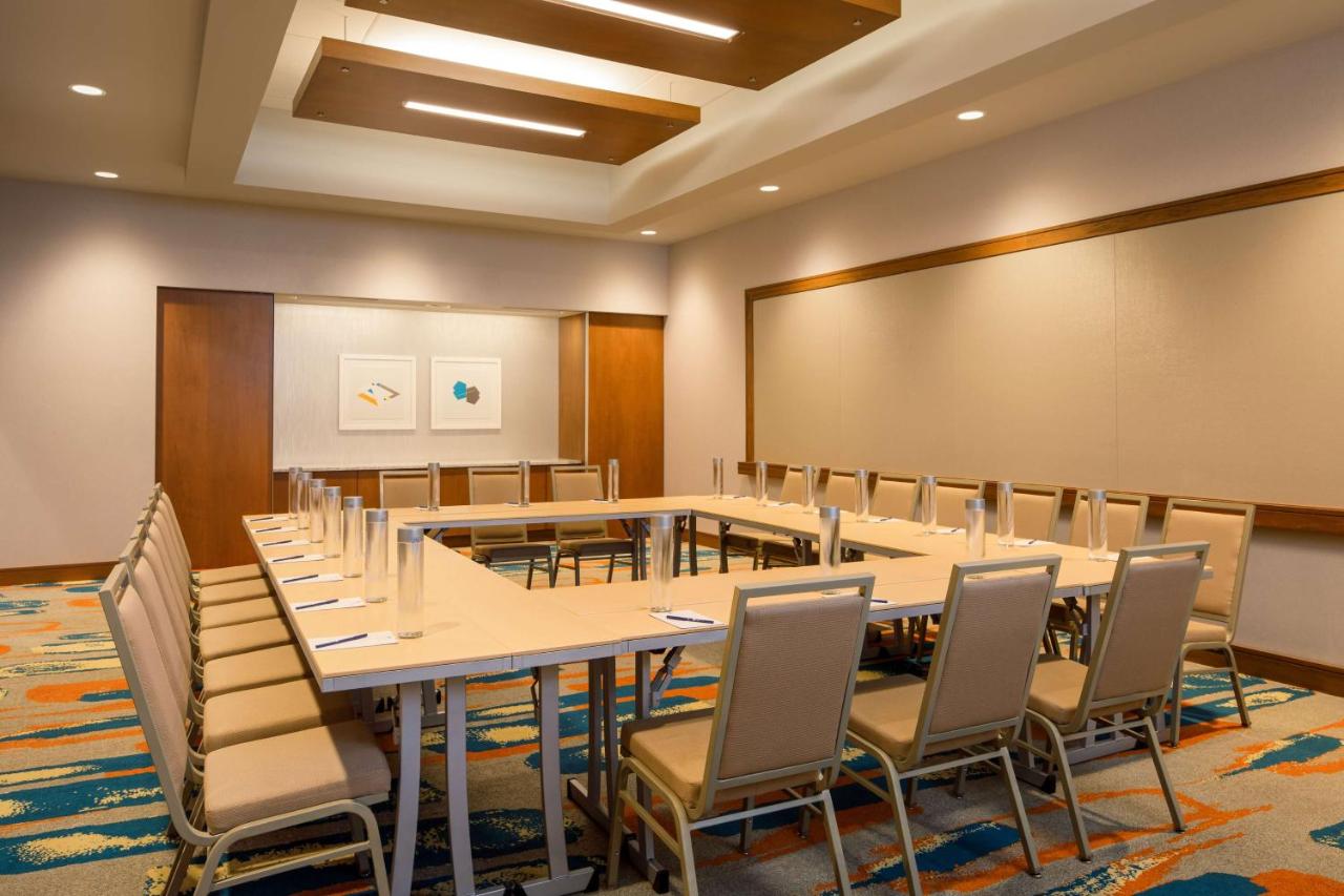 | DoubleTree by Hilton Pittsburgh - Cranberry