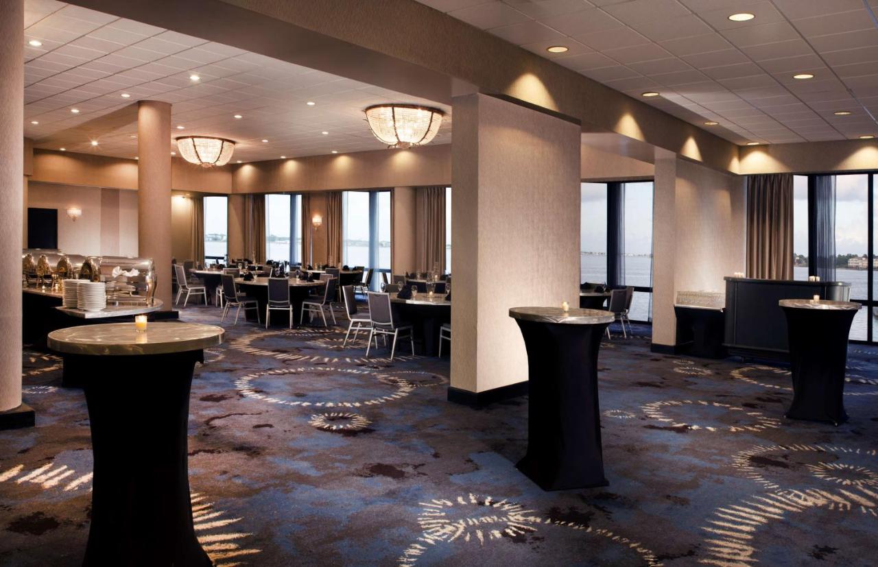 | Hilton Houston NASA Clear Lake