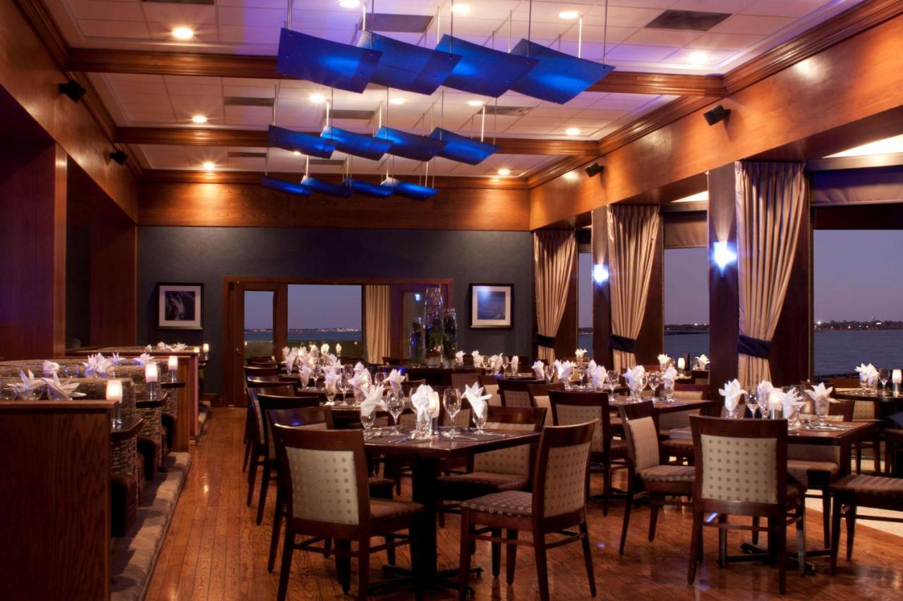 | Hilton Houston NASA Clear Lake