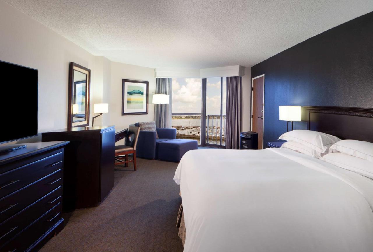 | Hilton Houston NASA Clear Lake