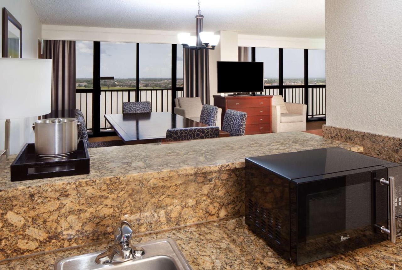 | Hilton Houston NASA Clear Lake