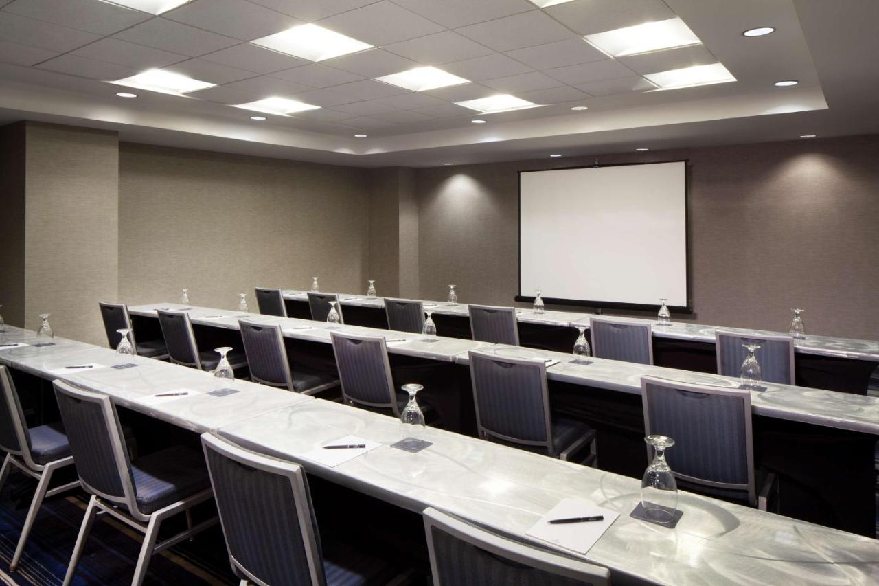| Hilton Houston NASA Clear Lake