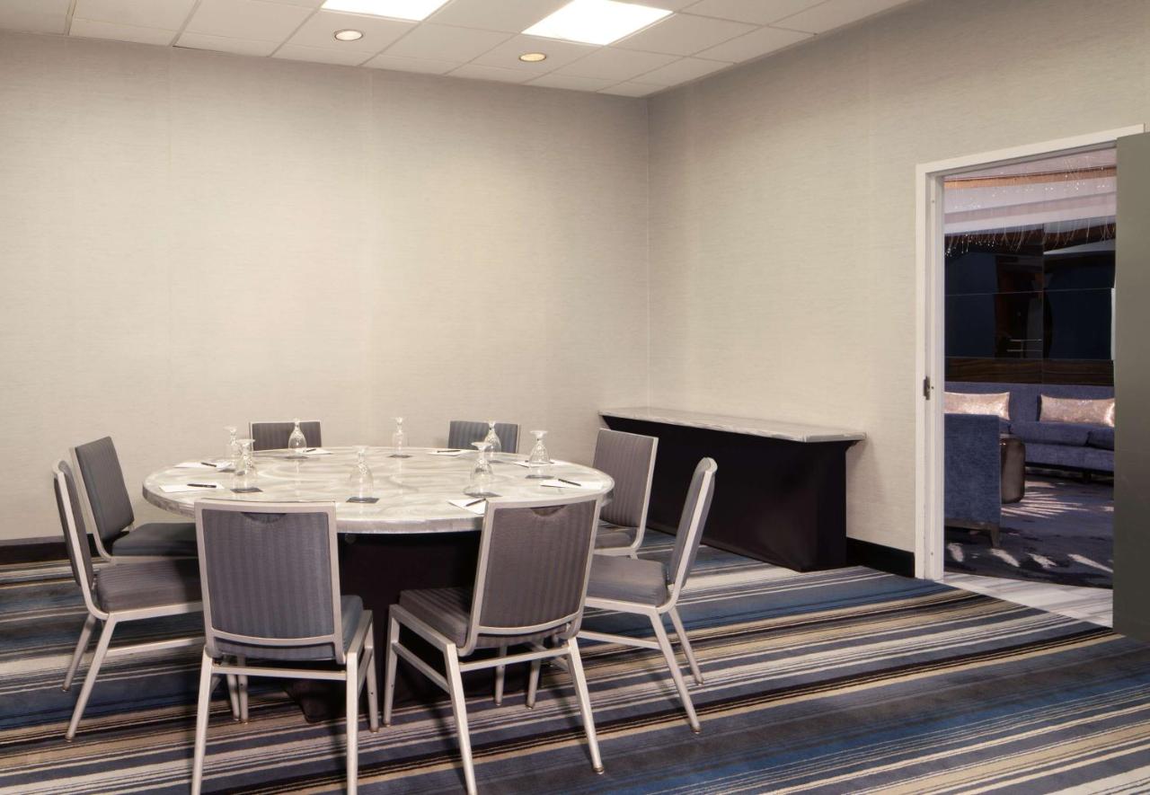 | Hilton Houston NASA Clear Lake