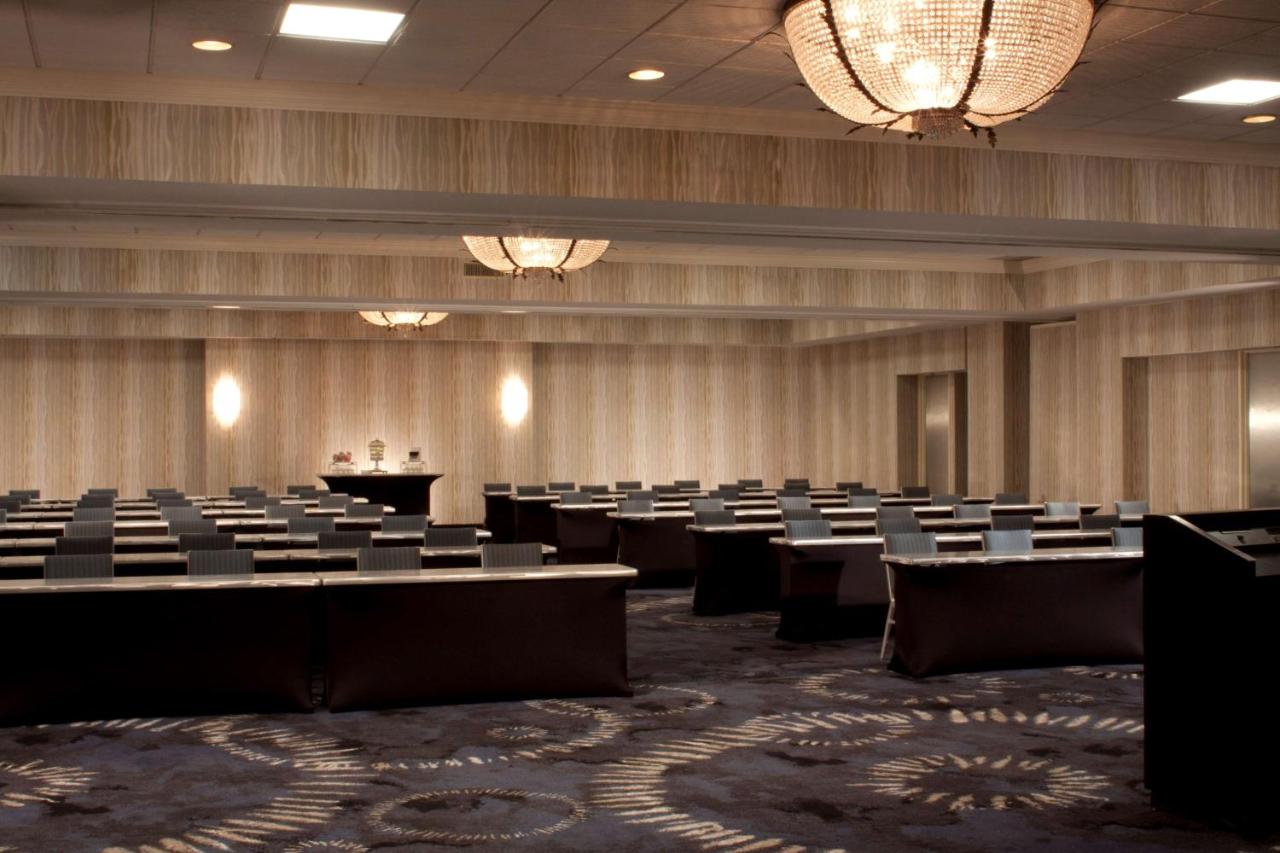 | Hilton Houston NASA Clear Lake