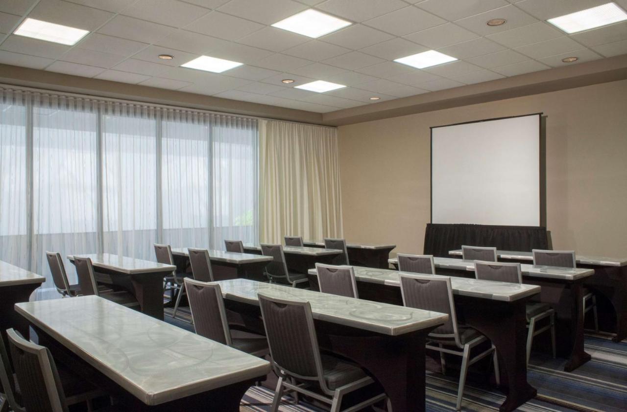 | Hilton Houston NASA Clear Lake