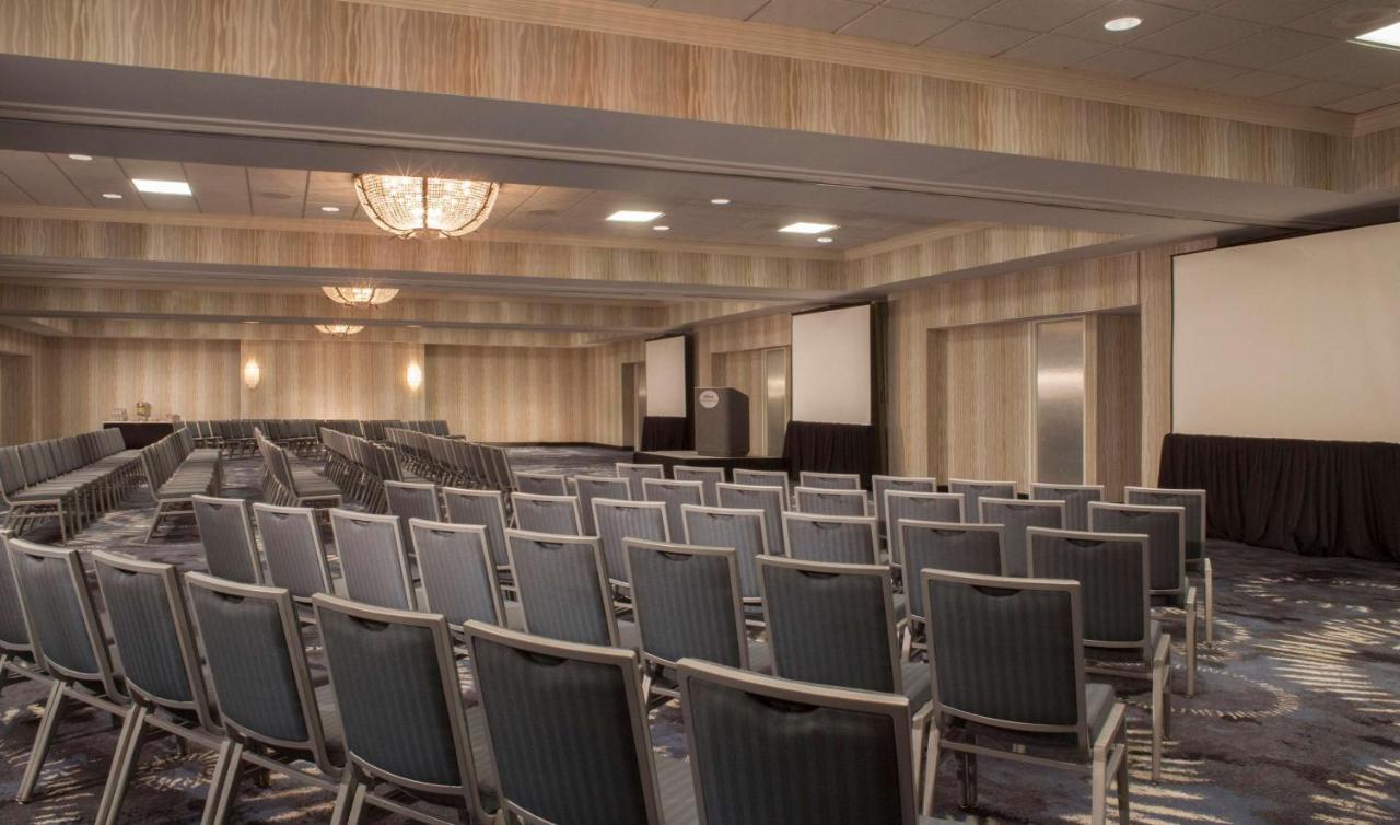 | Hilton Houston NASA Clear Lake