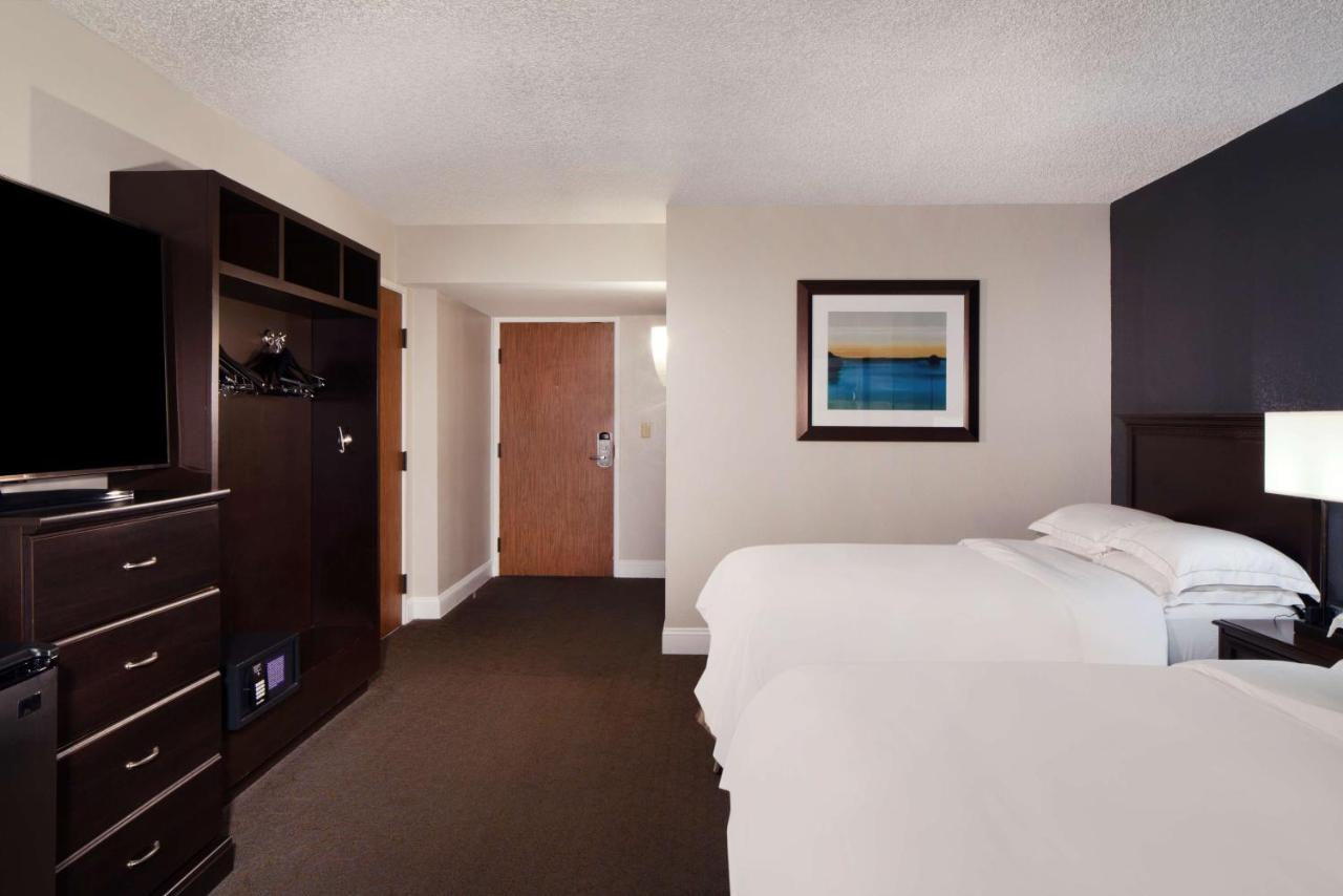 | Hilton Houston NASA Clear Lake