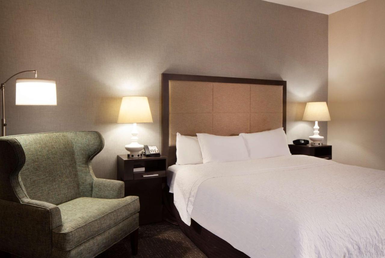 King Room with Bath Tub - Mobility Access - Non-Smoking at Hampton Inn Lawrenceville