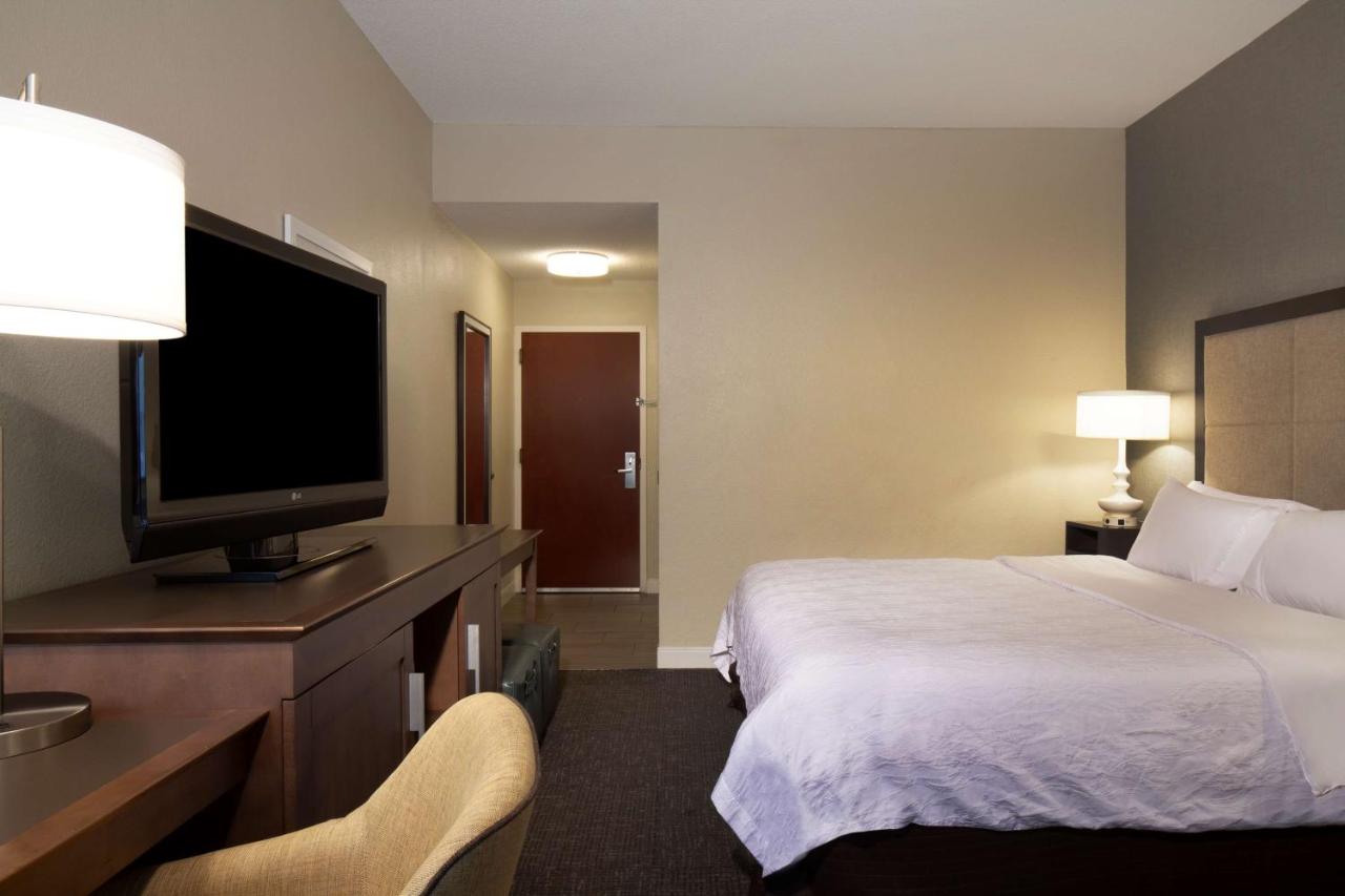 King Study Room with Sofa Bed - Non-Smoking at Hampton Inn Lawrenceville