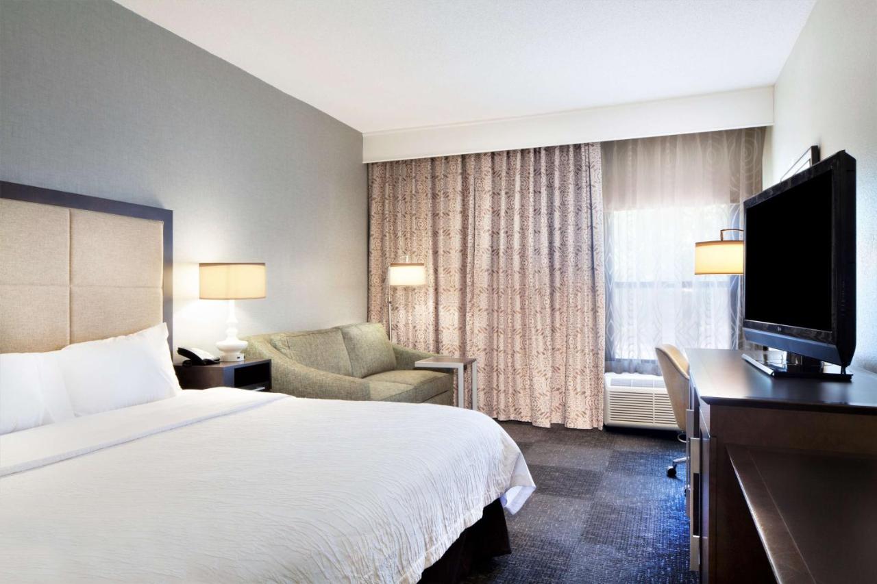 King Study Room with Sofa Bed - Non-Smoking at Hampton Inn Lawrenceville