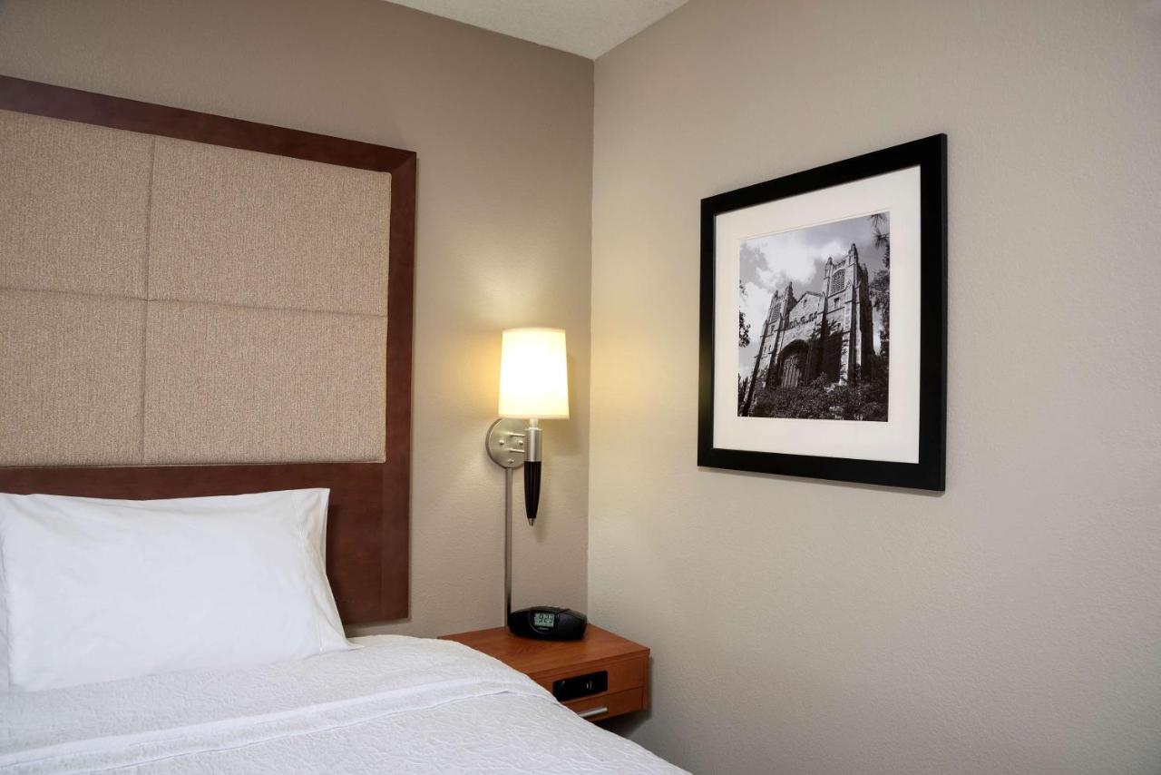 King Room with Sofa Bed at Ann Arbor North Inn