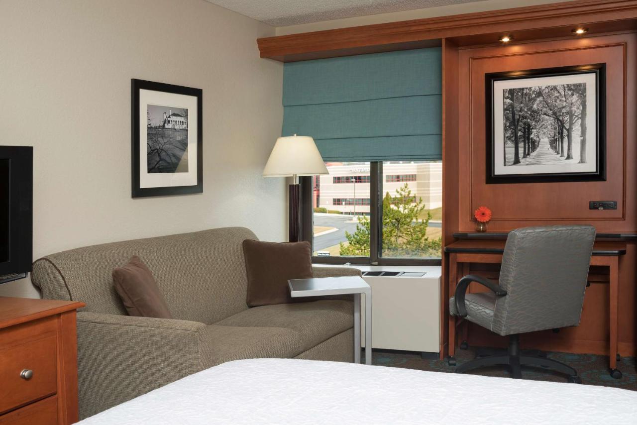 King Room with Sofa Bed at Ann Arbor North Inn