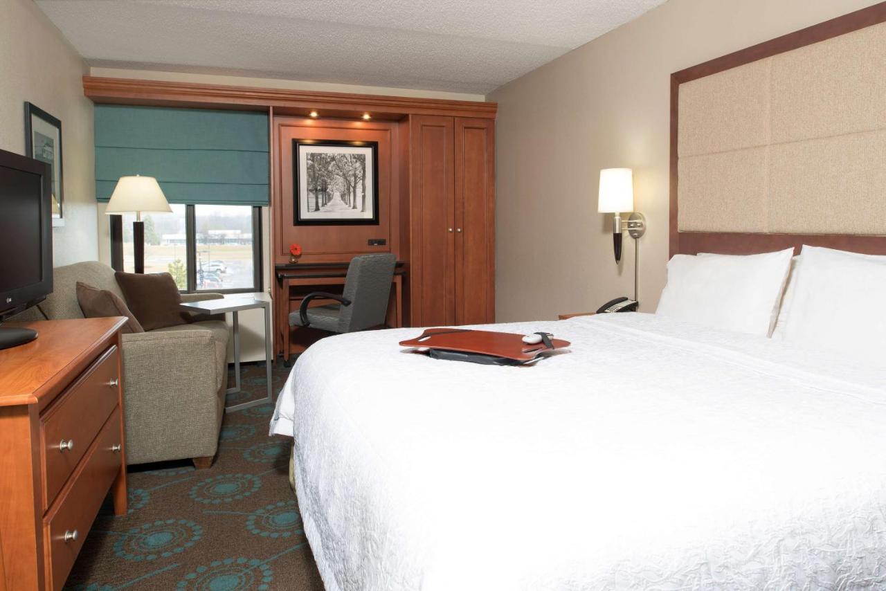 King Room with Sofa Bed at Ann Arbor North Inn