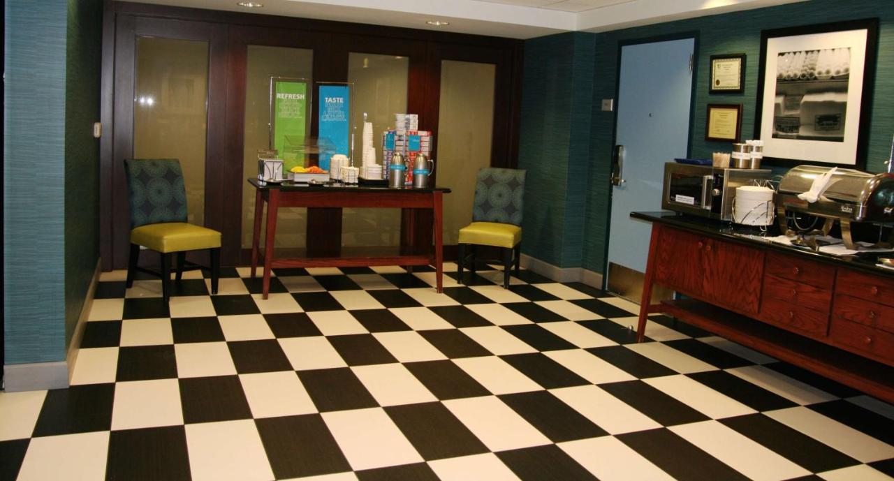 | Hampton Inn & Suites Bloomington Normal