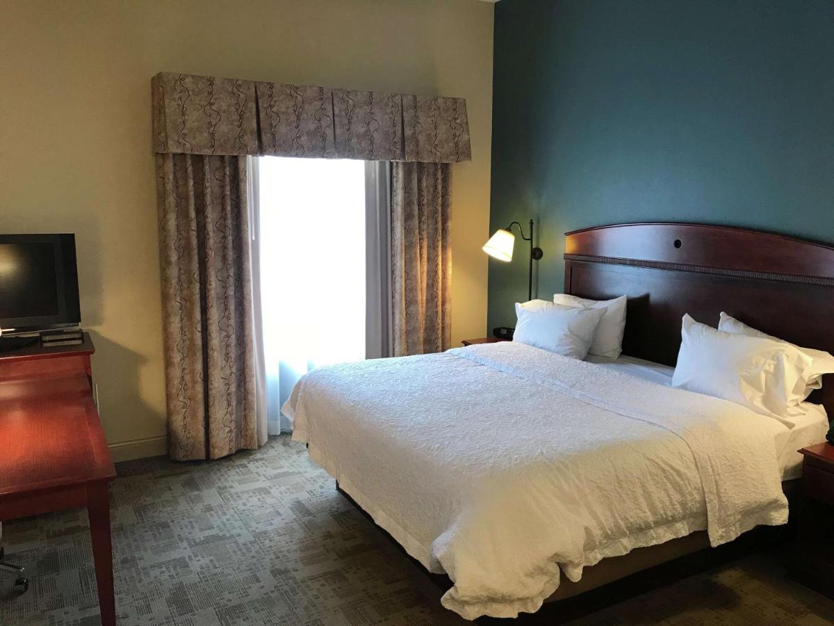 | Hampton Inn & Suites Bloomington Normal