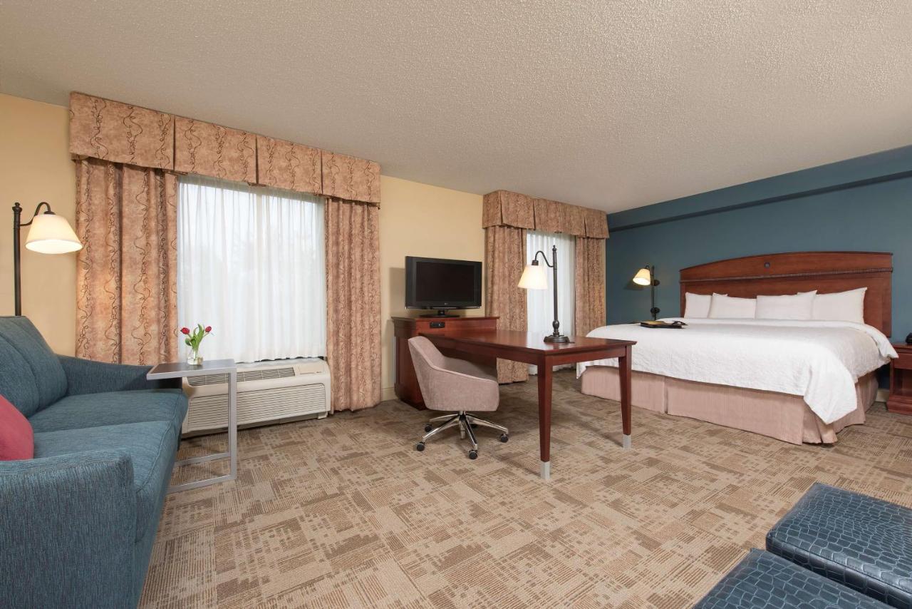 | Hampton Inn & Suites Bloomington Normal