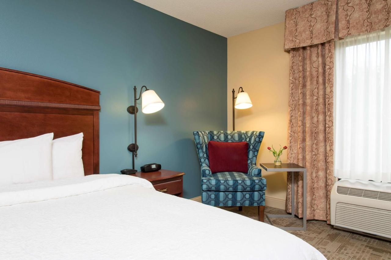 | Hampton Inn & Suites Bloomington Normal
