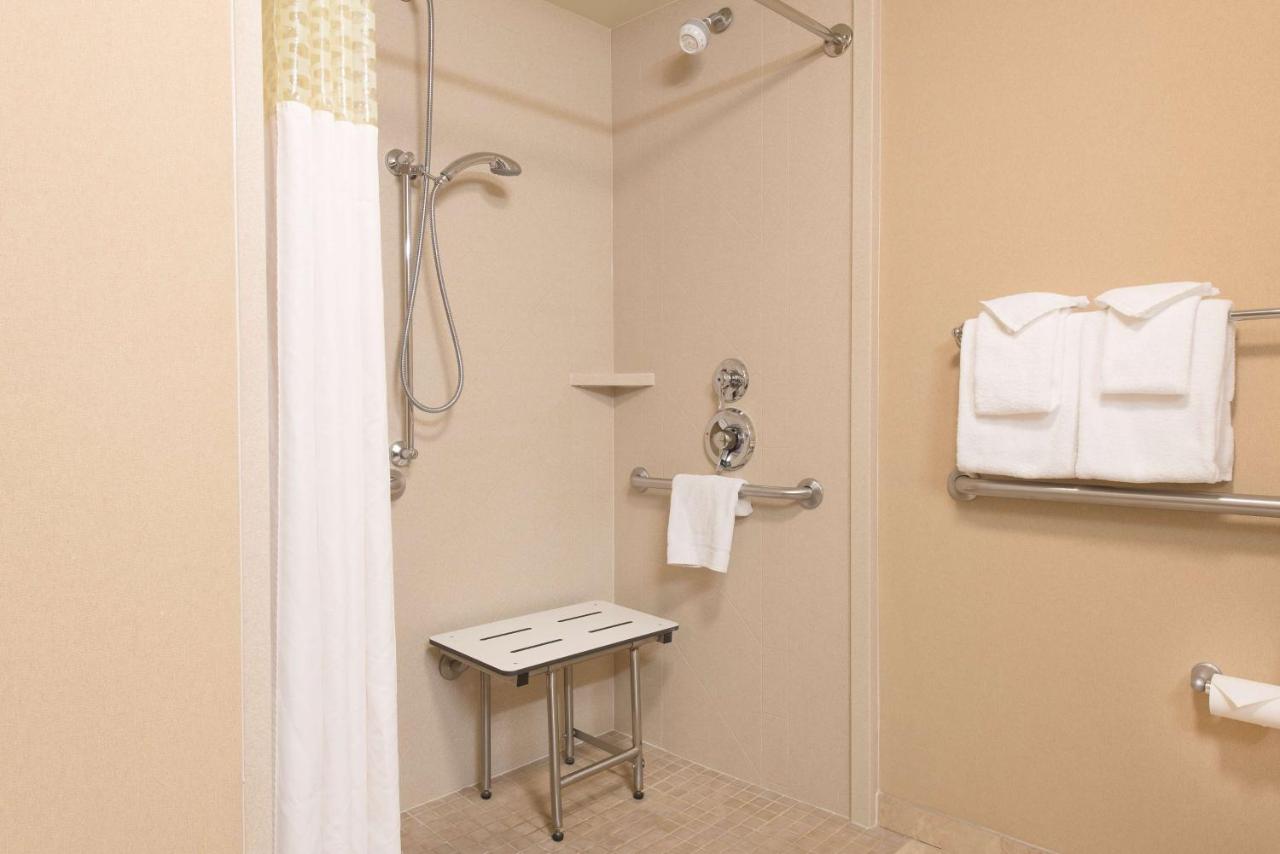 | Hampton Inn & Suites Bloomington Normal