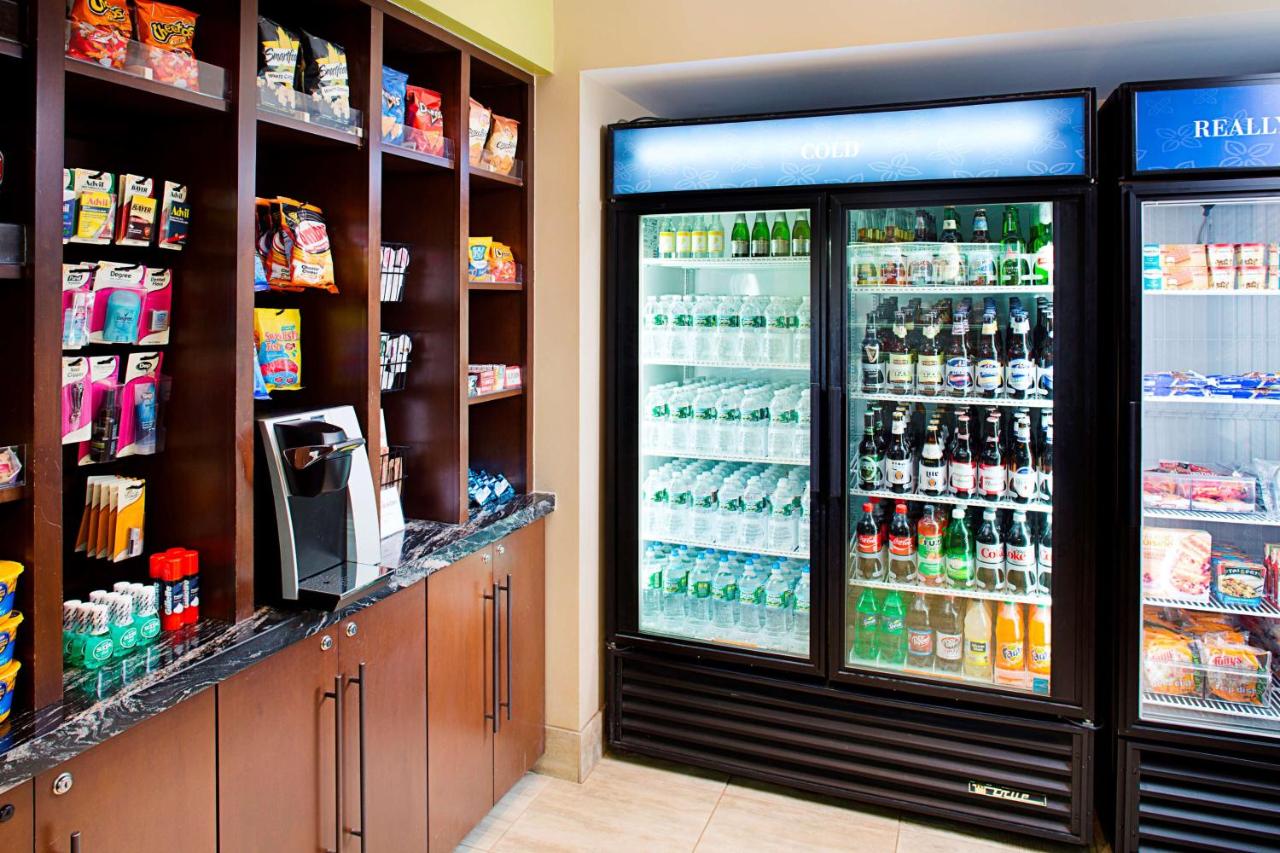 | Hilton Garden Inn Hartford North-Bradley International Airport