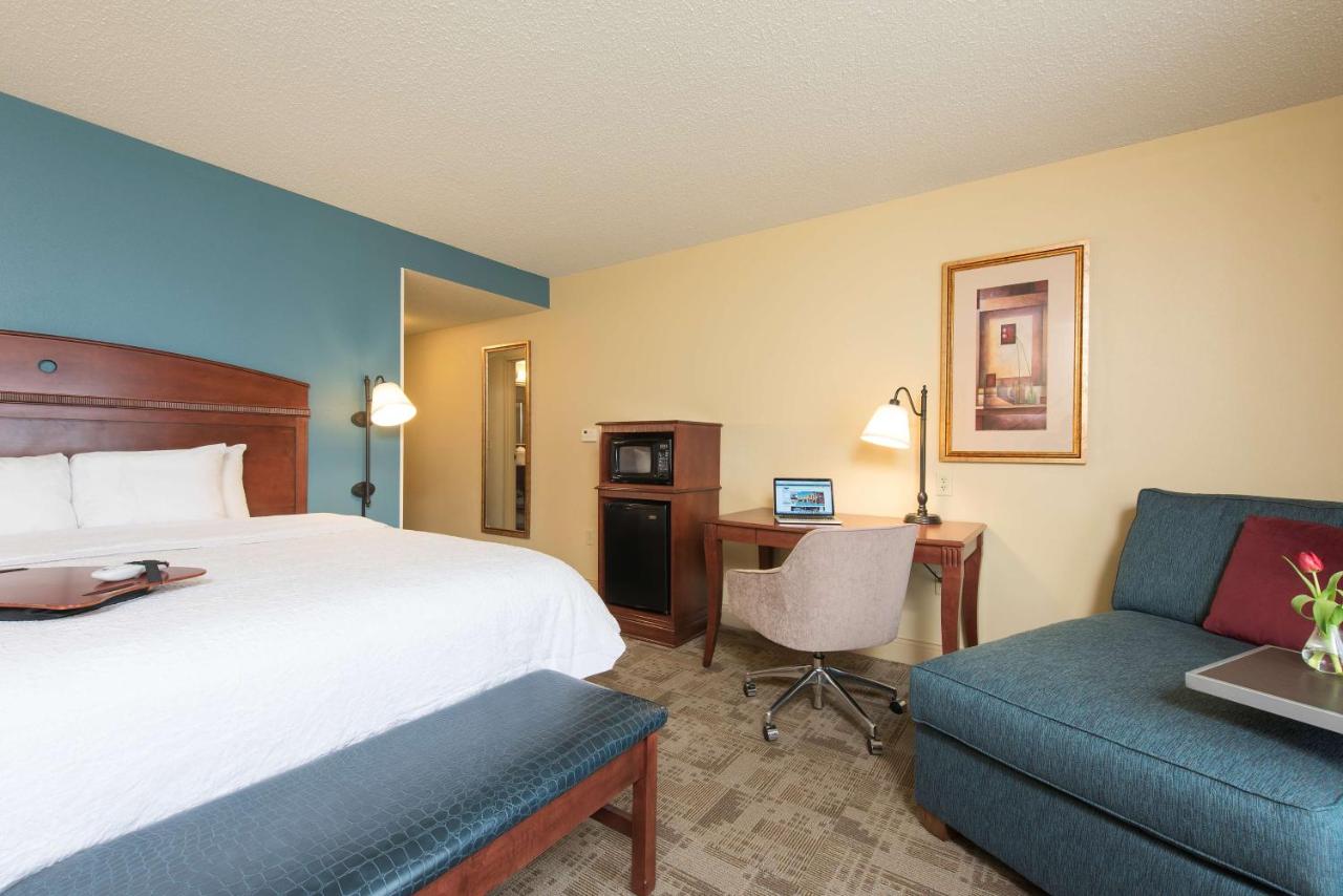 | Hampton Inn & Suites Bloomington Normal