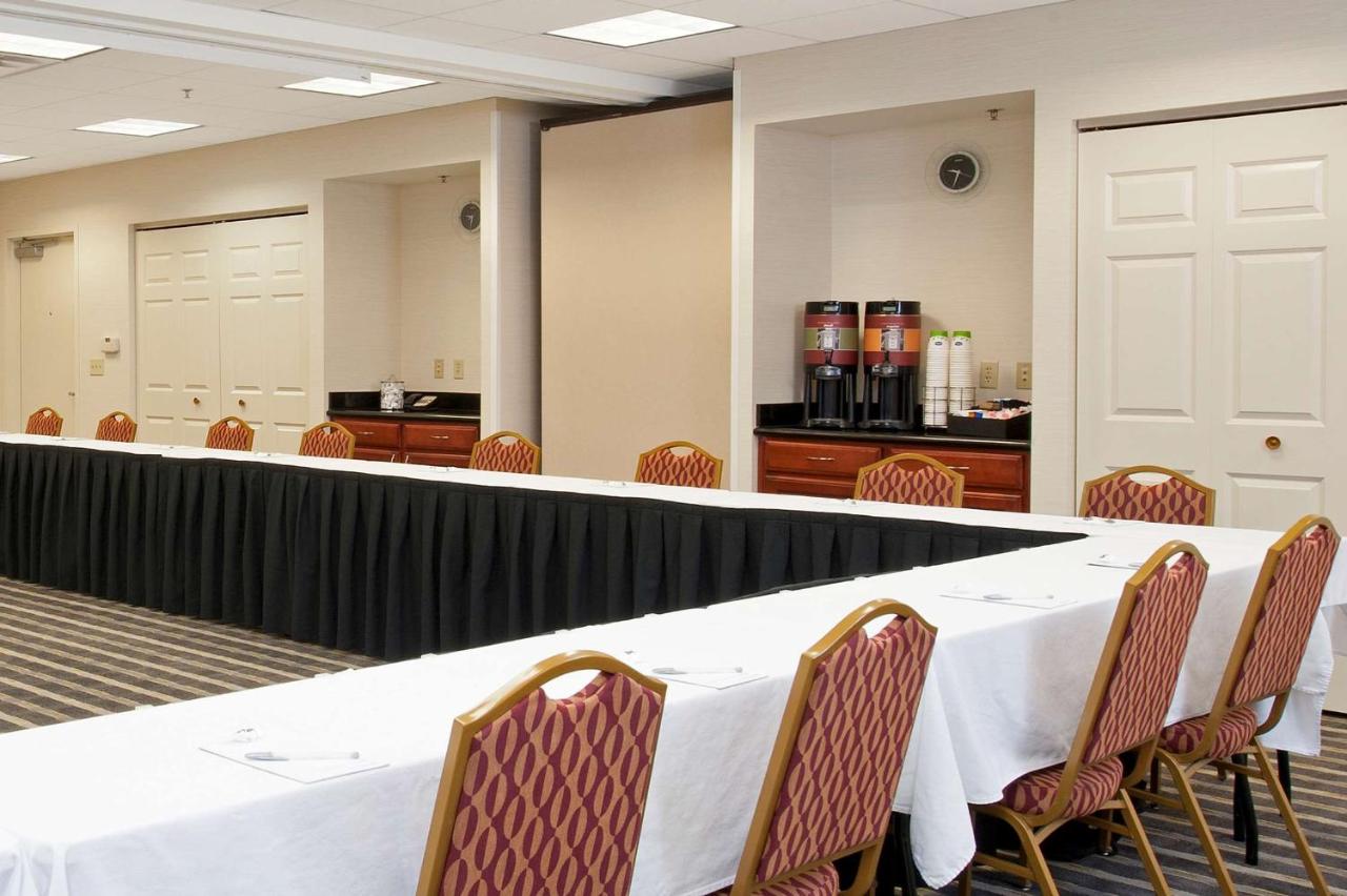 | Hampton Inn & Suites Bloomington Normal