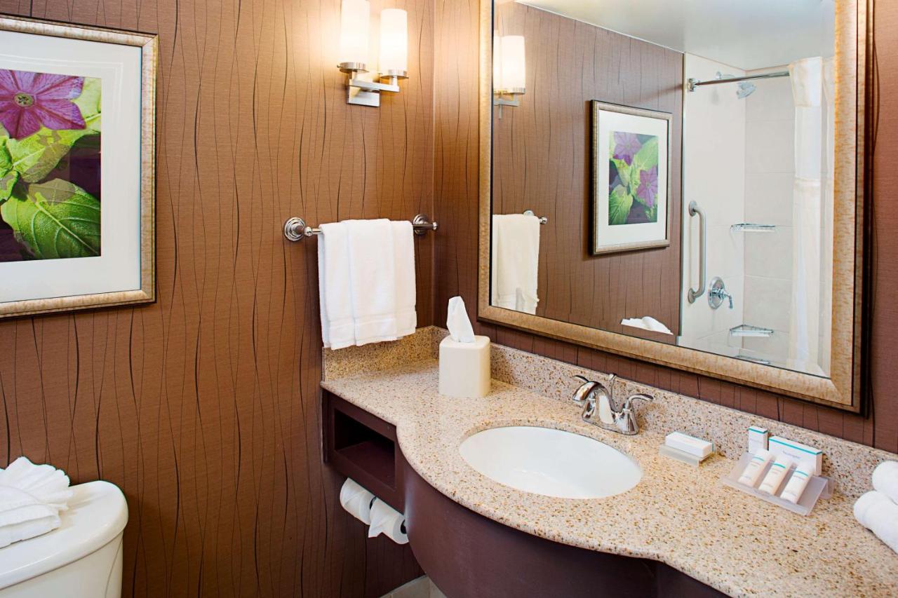 | Hilton Garden Inn Hartford North-Bradley International Airport