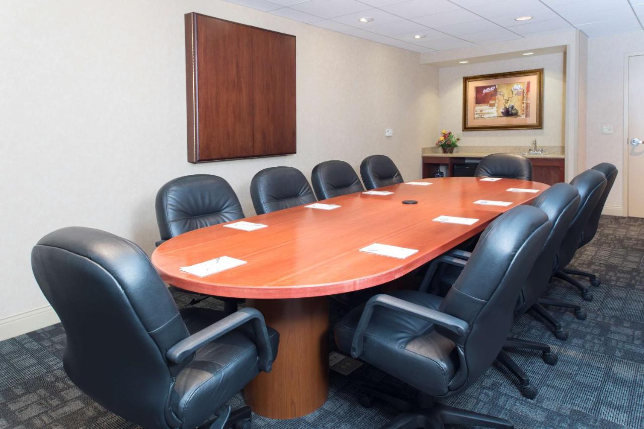 | Hampton Inn & Suites Bloomington Normal