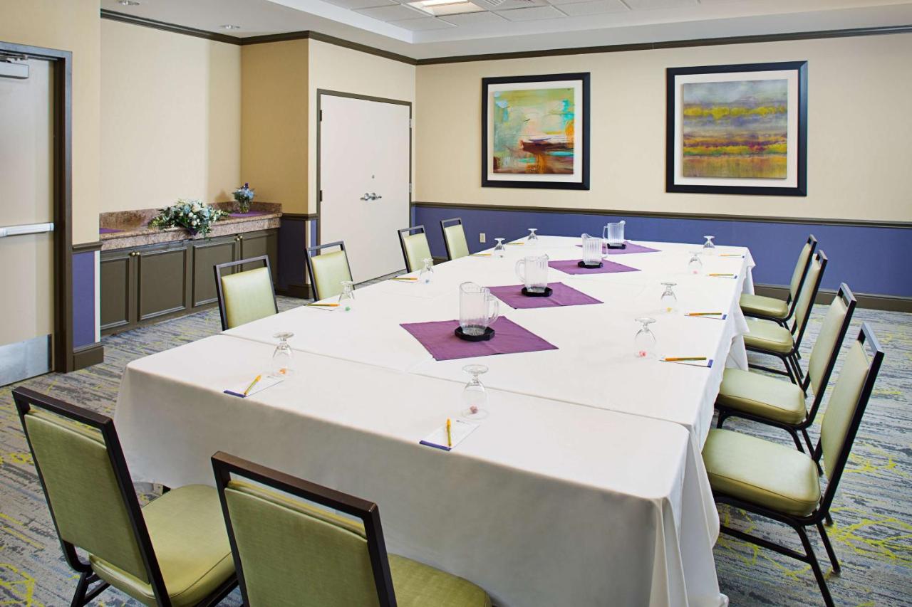 | Hilton Garden Inn Hartford North-Bradley International Airport
