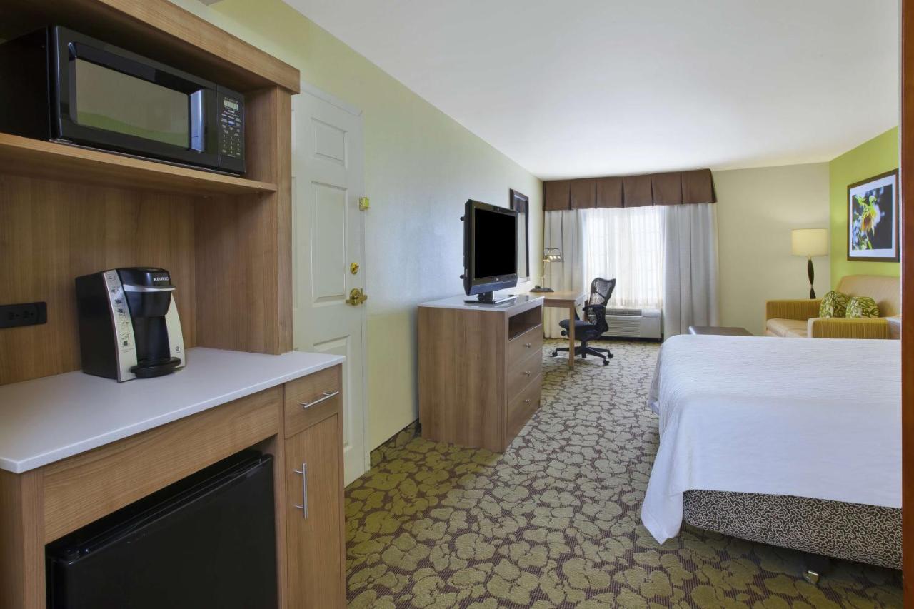 King Room with Bath Tub - Mobility/Hearing Accessible - Non-Smoking at Hilton Garden Inn Wichita