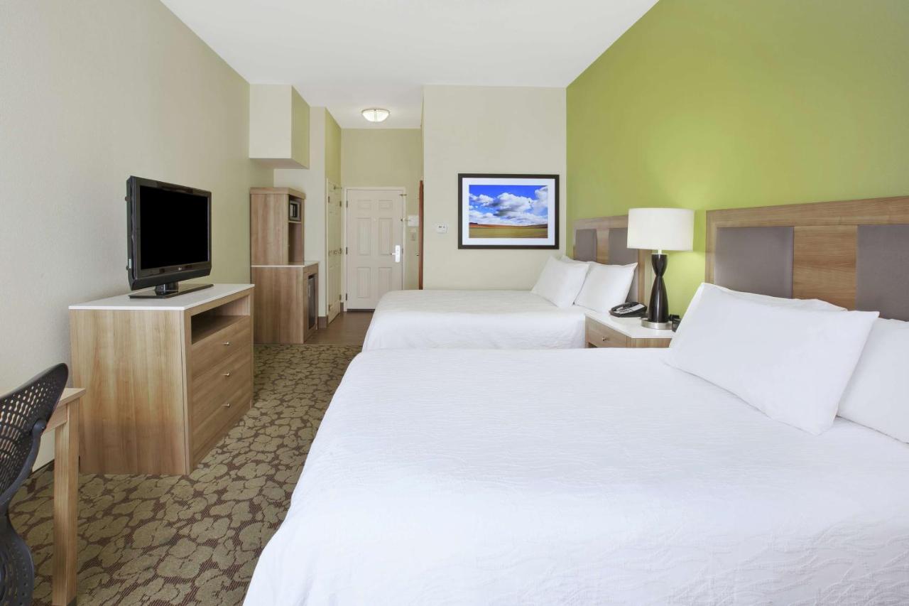 Deluxe Queen Room with Two Queen Beds - Lake View at Hilton Garden Inn Wichita