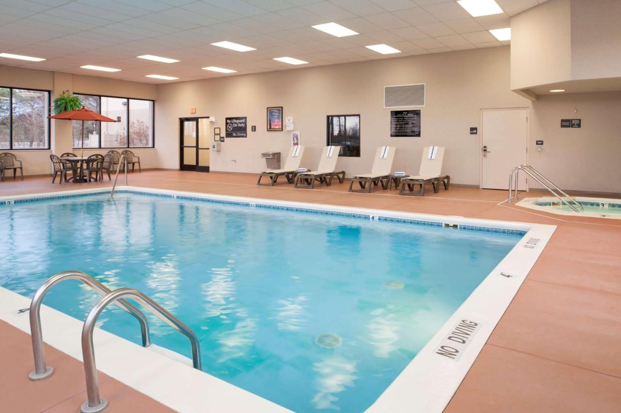 | Hampton Inn Muskegon