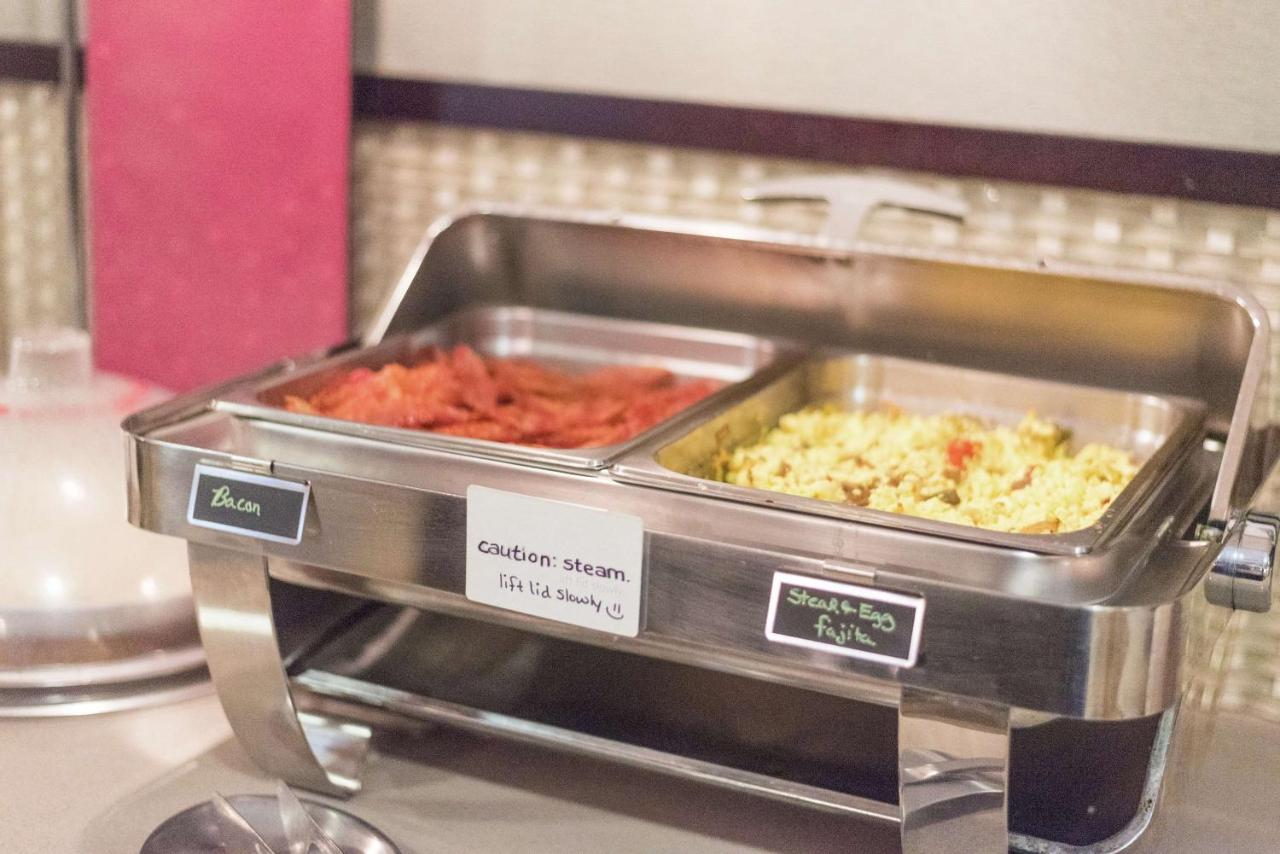 | Hampton Inn Muskegon