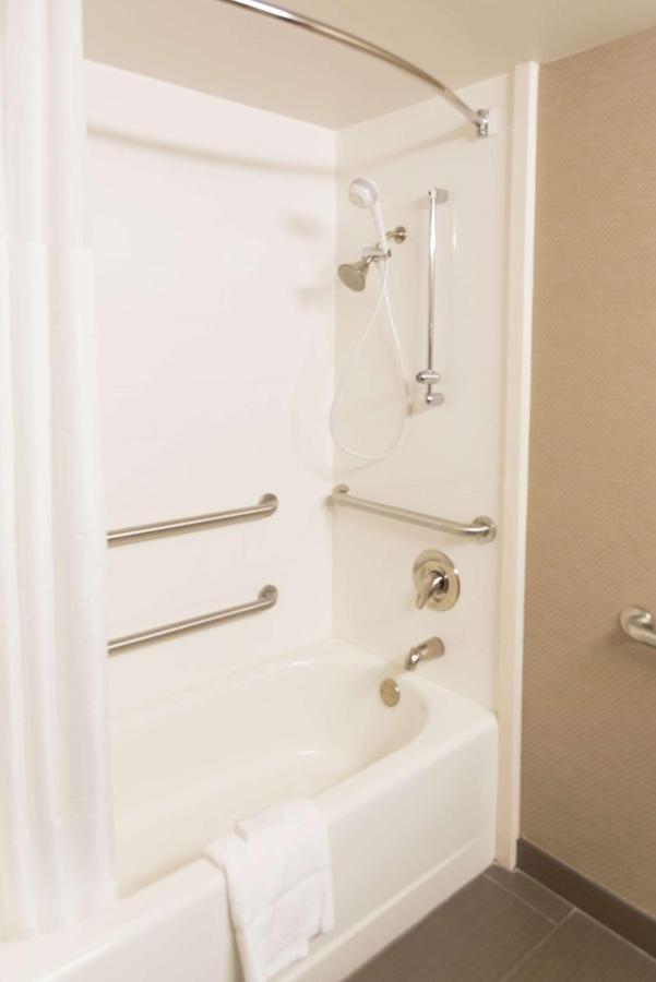 | Hampton Inn Muskegon