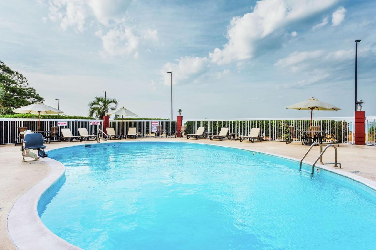 | Hampton Inn Morehead City