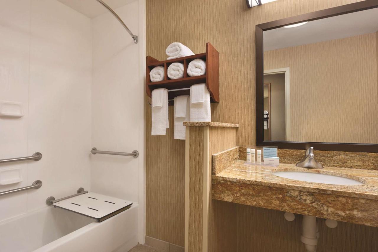 Queen Room with Two Queen Beds - Disability Access at Hampton Inn Minneapolis/Burnsville