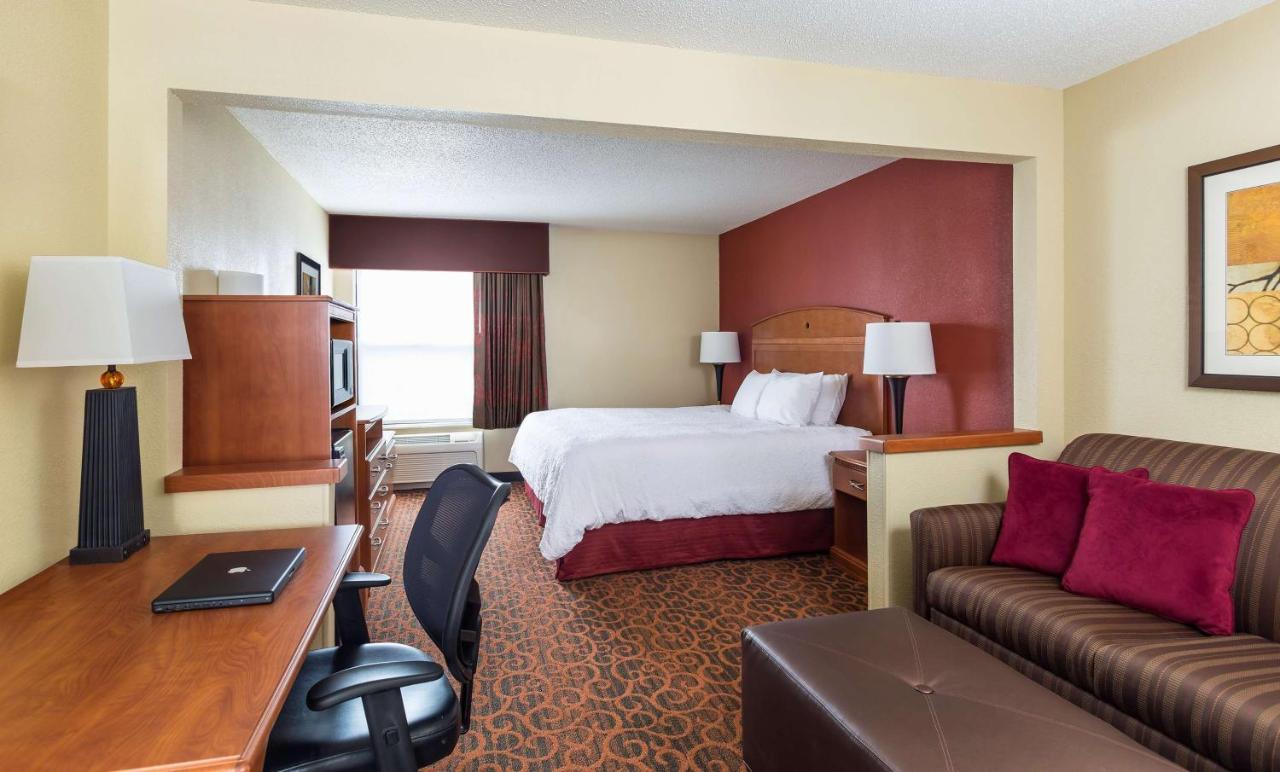 Non-Smoking Study with Sofa Bed at Hampton Inn Minneapolis/Burnsville