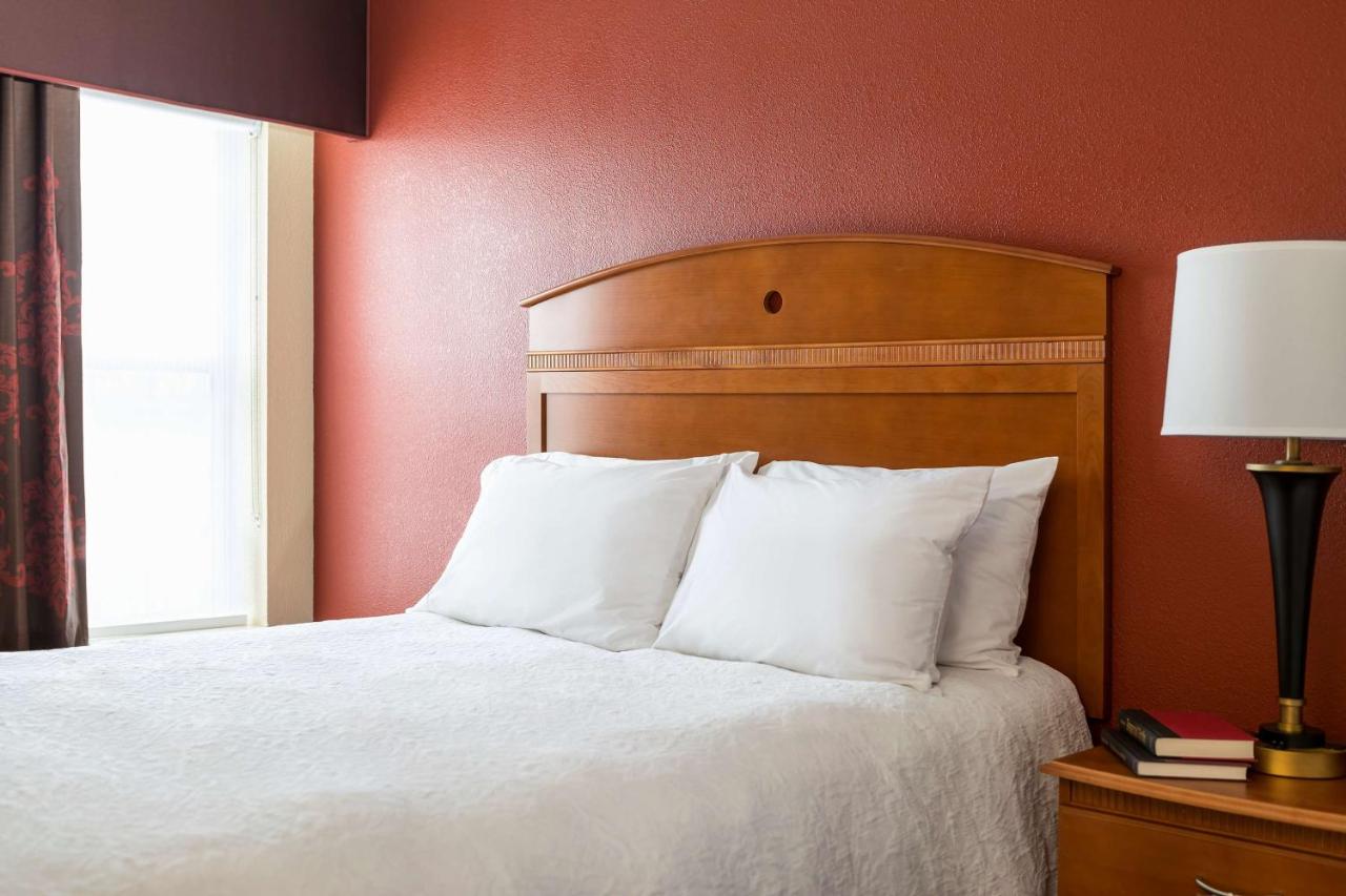 Queen Room - Non-Smoking at Hampton Inn Minneapolis/Burnsville