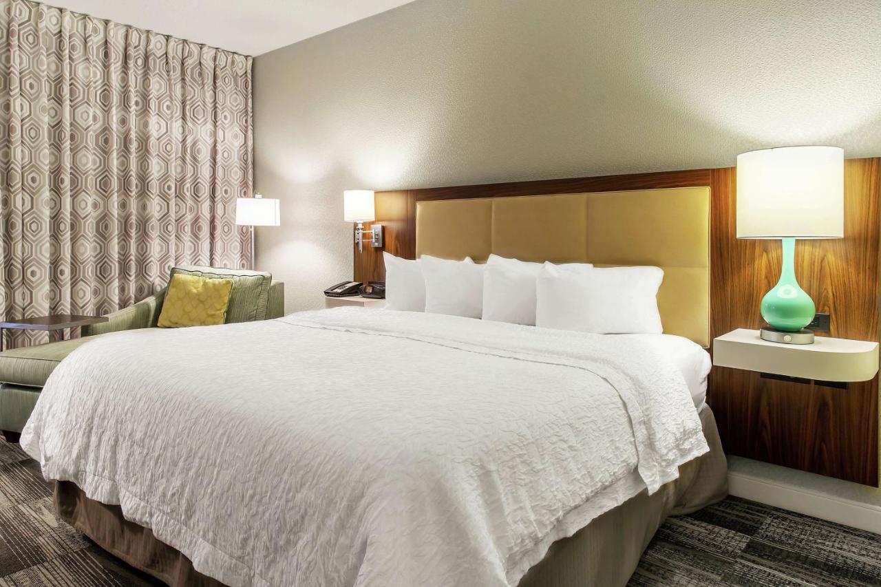 King Room at Hampton Inn Minneapolis/St. Paul-Woodbury
