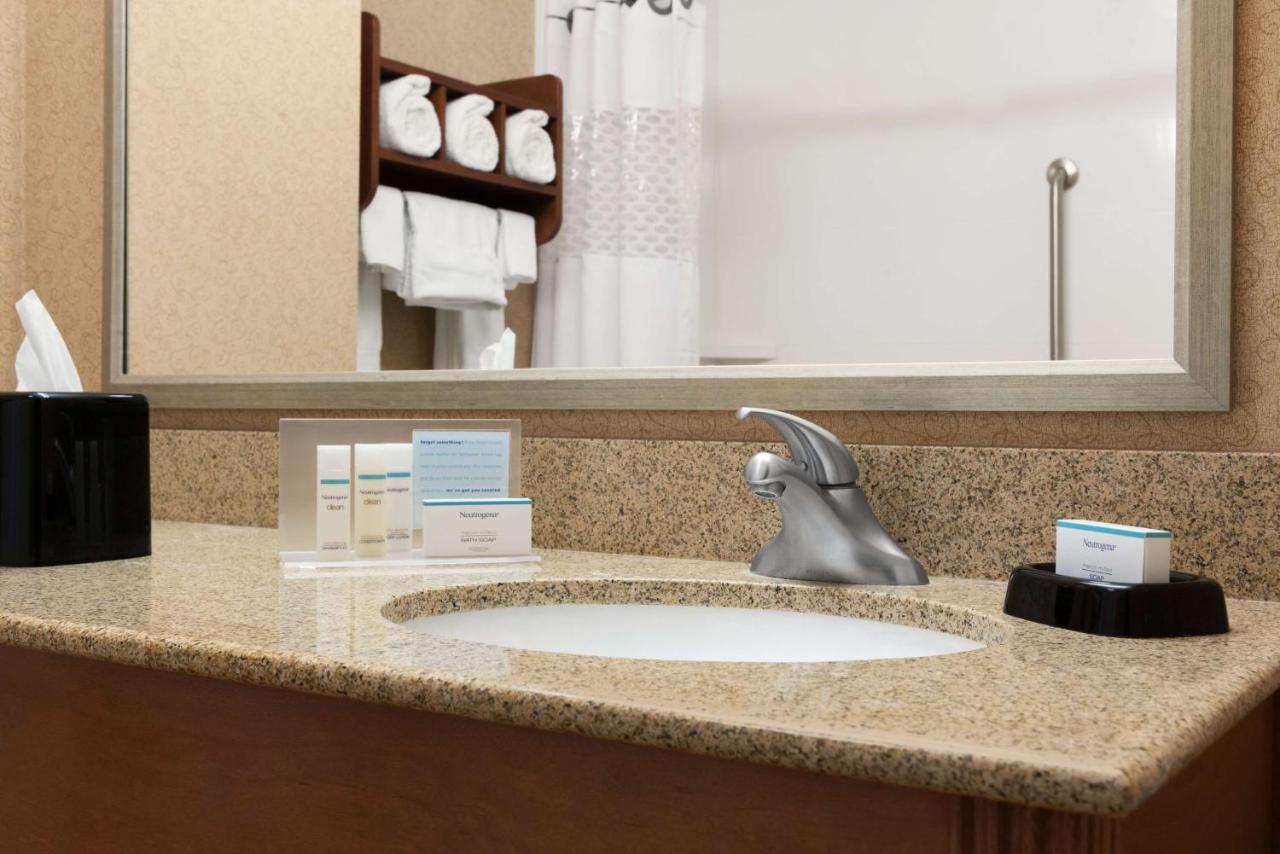 King Room with Study at Hampton Inn Minneapolis/St. Paul-Woodbury
