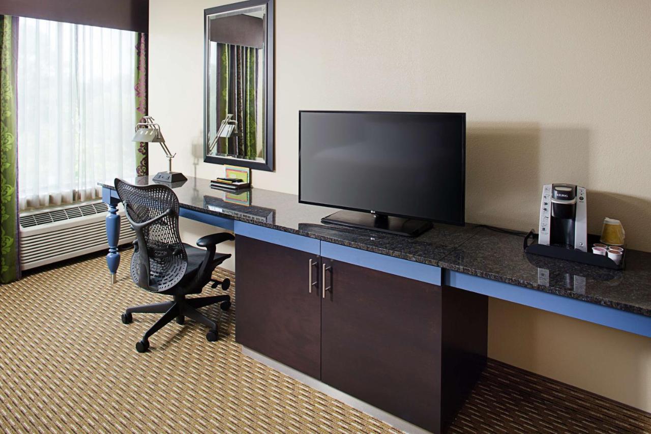 Premium King Room at Hilton Garden Inn Raleigh-Durham Airport