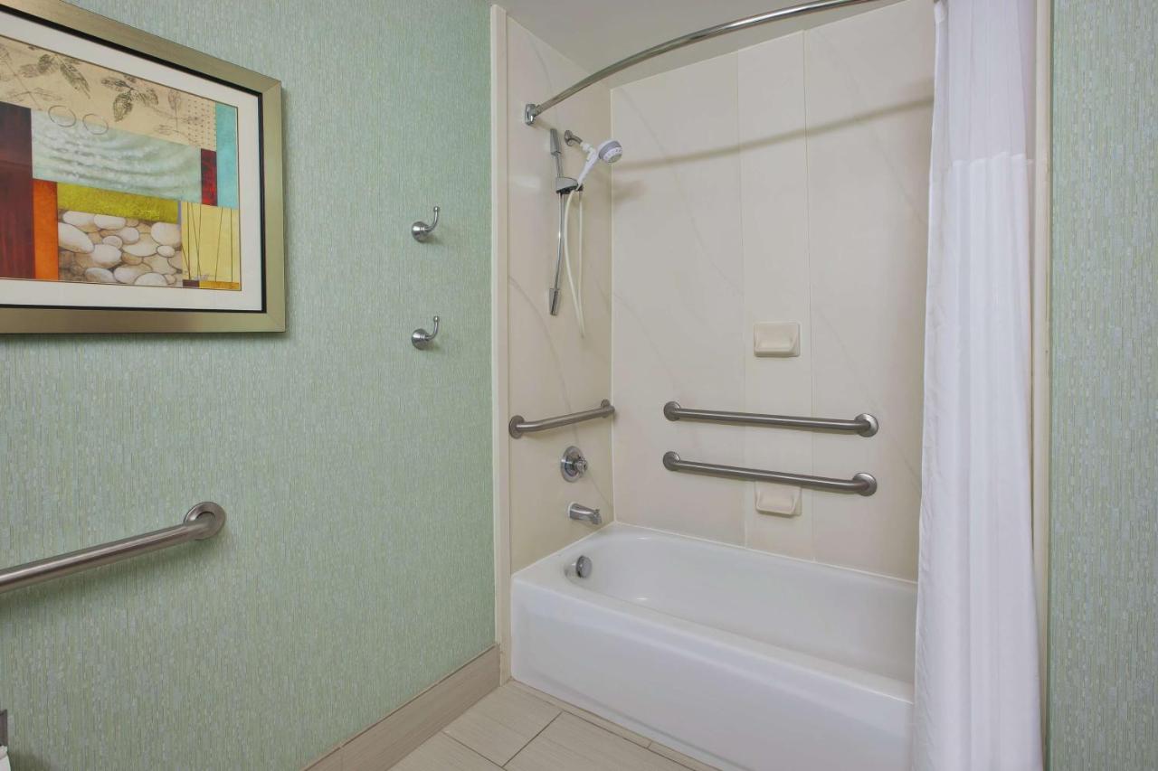 King Room with Sofa Bed - Hearing/Disabled Accesible - Non-Smoking at Irish Lodge South Bend