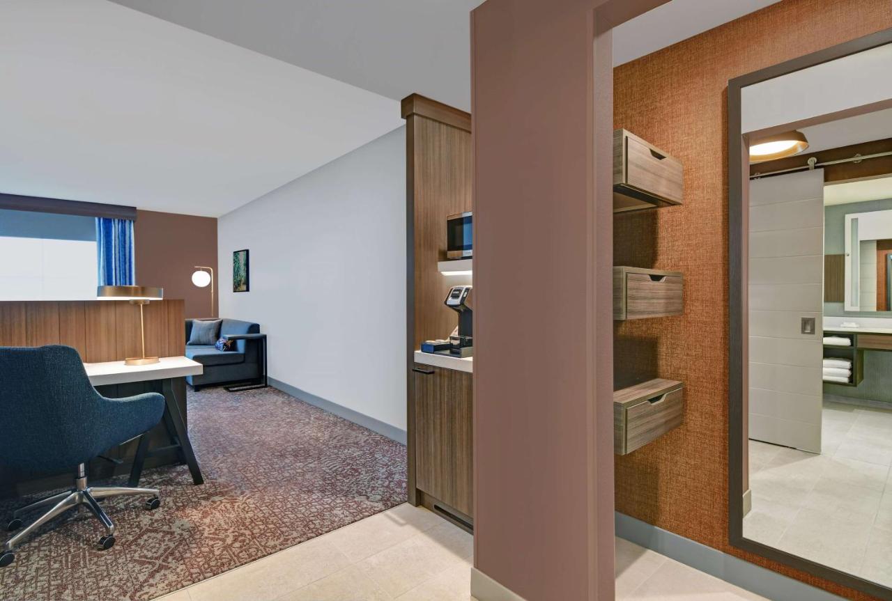 Deluxe King Room - Hearing Accessible at Hilton Garden Inn Madison Huntsville Airport