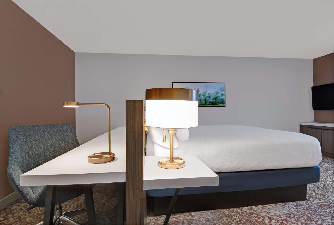 Deluxe King Room - Hearing Accessible at Hilton Garden Inn Madison Huntsville Airport